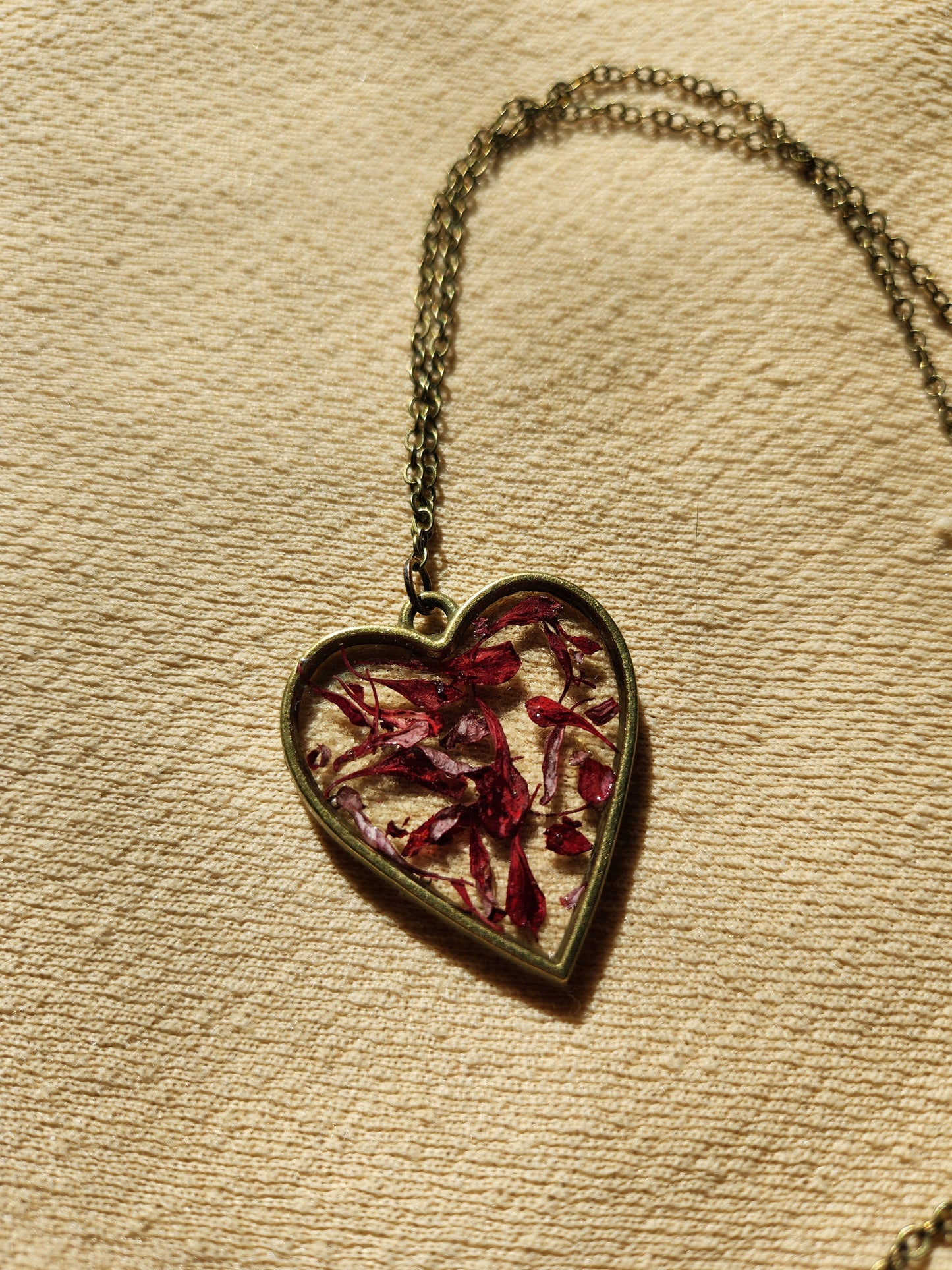 "He loves me , he loves me not" Heart Necklace